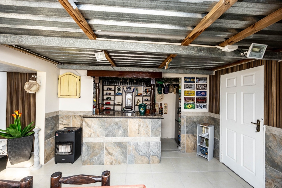 3 Bedroom Property for Sale in Sunnyridge Eastern Cape